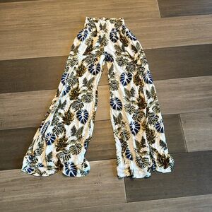 Cute summer slit pants! Very flowy